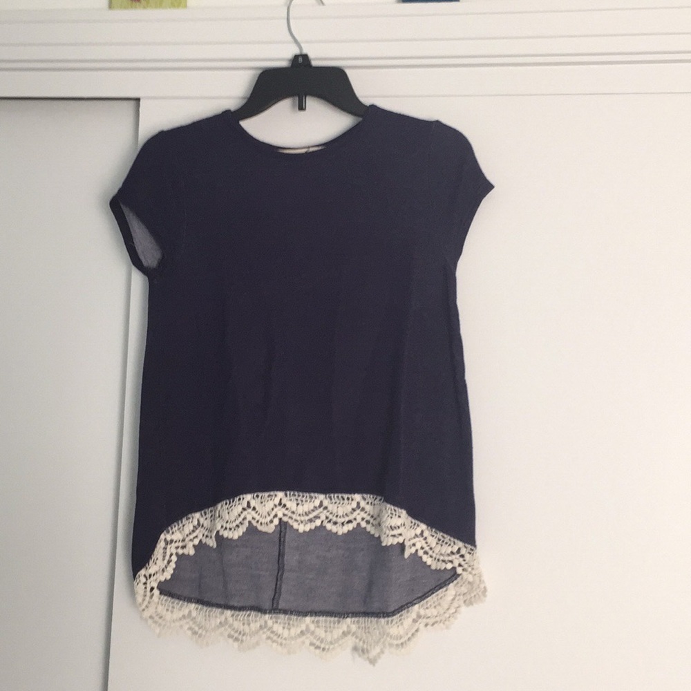 Flowy navy blue T-shirt with scalloped lace
